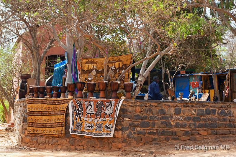 20090528_110131 D3 P1 P1.jpg - Many artists work on Goree and display their works